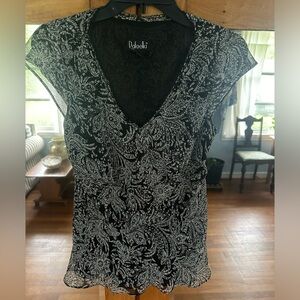Rafaella black and white print top. Flutter sleeves. Body lined. Size 6.